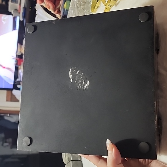 VINTAGE SQUARE WOODEN JEWELRY BOX. - Picture 6 of 8